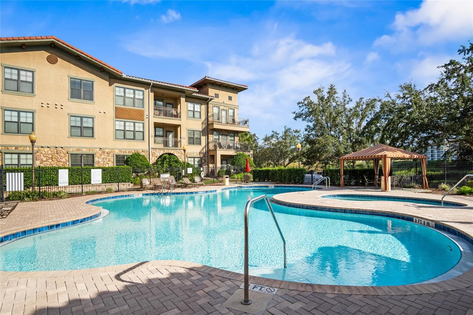 Second community pool with jacuzzi - 912 CHARO PKWY #232, DAVENPORT
