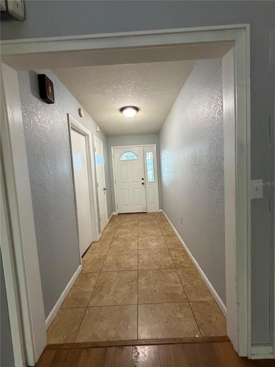 Single Family Residence at 4404 S LAUREL POINTE DR, LAKELAND, photo 8 of 43