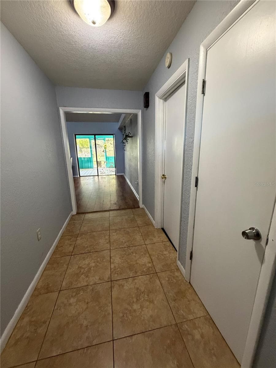 Single Family Residence at 4404 S LAUREL POINTE DR, LAKELAND, photo 9 of 43