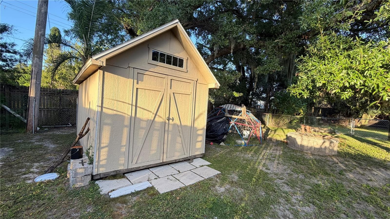 Single Family Residence at 4404 S LAUREL POINTE DR, LAKELAND, photo 32 of 43