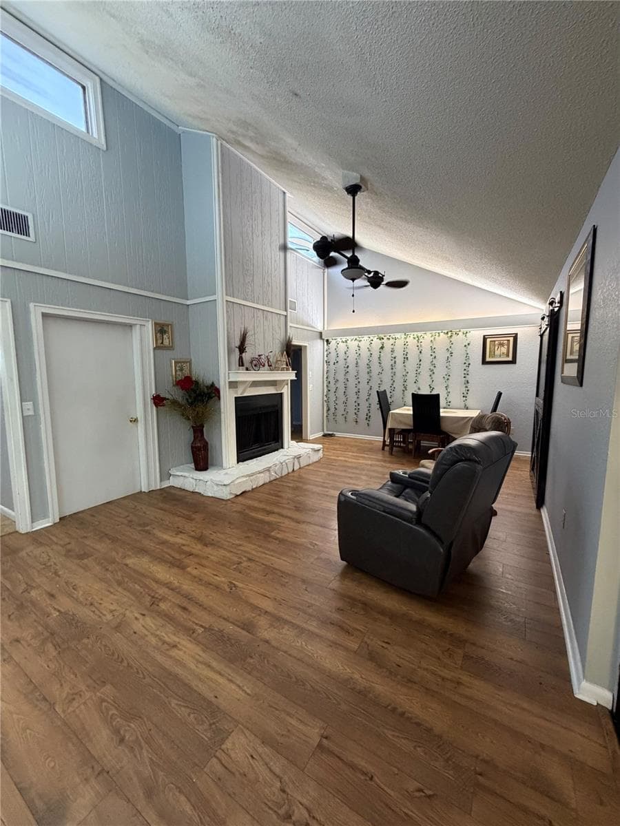 Single Family Residence at 4404 S LAUREL POINTE DR, LAKELAND, photo 40 of 43