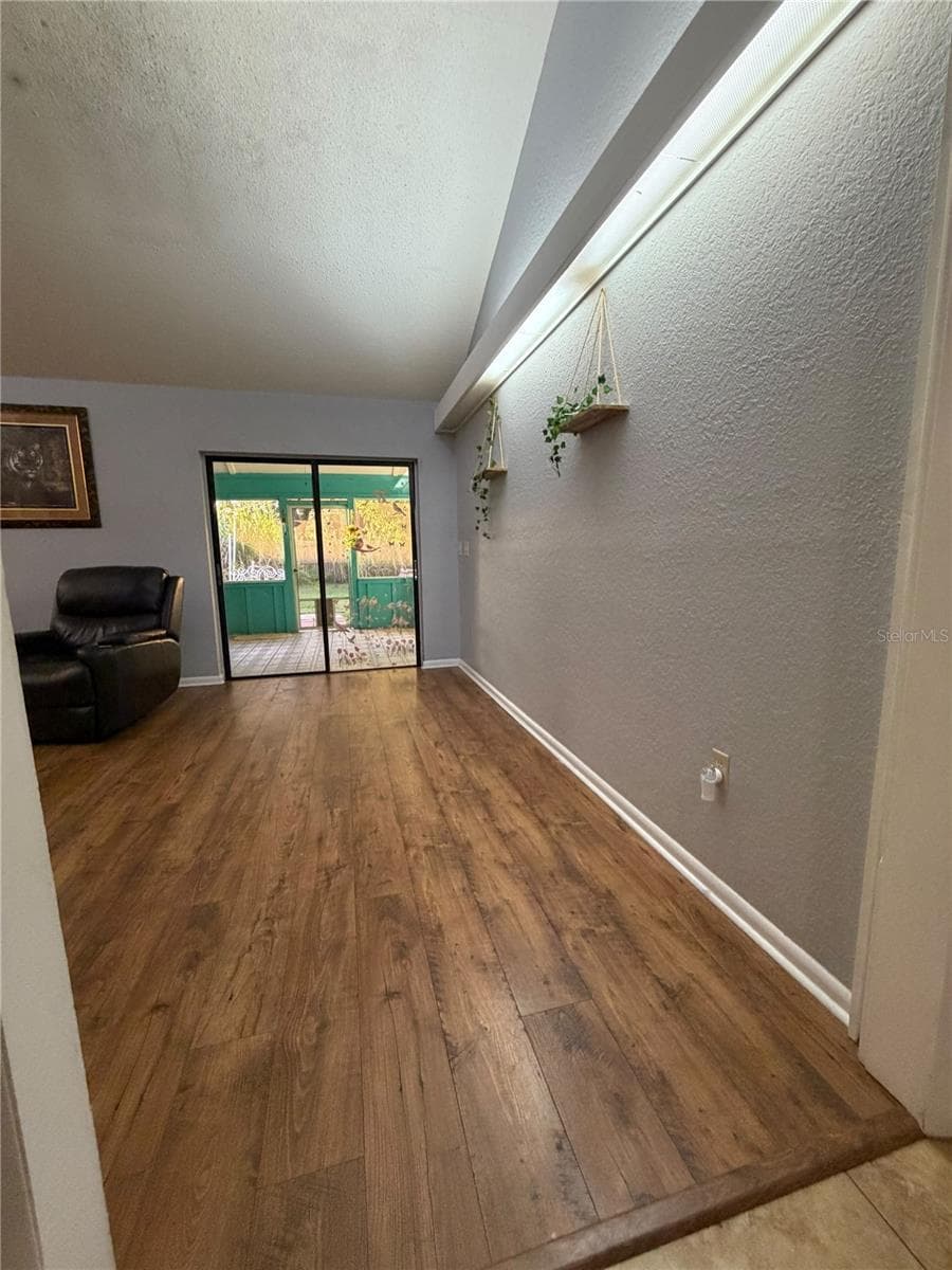 Single Family Residence at 4404 S LAUREL POINTE DR, LAKELAND, photo 41 of 43