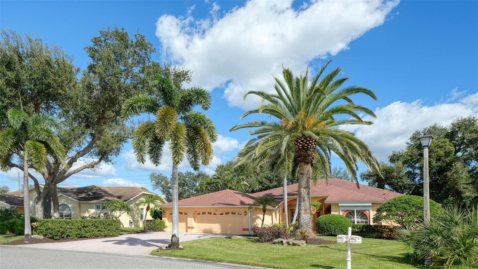Single Family Residence at 9488 HAWKSMOOR LN, SARASOTA, photo 2 of 33
