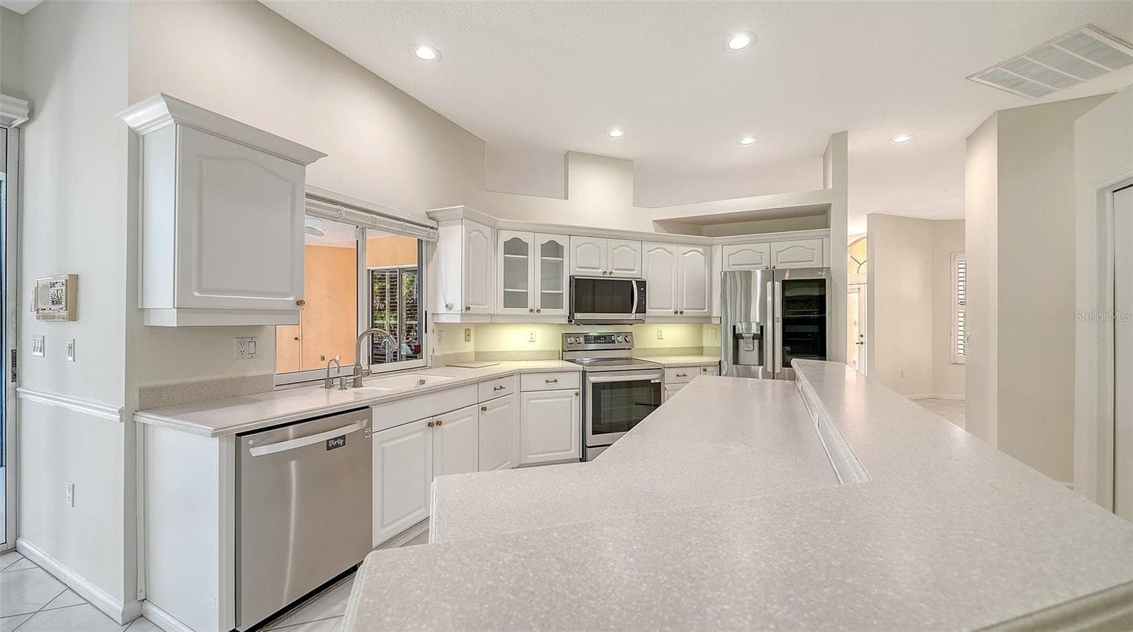 Single Family Residence at 9488 HAWKSMOOR LN, SARASOTA, photo 11 of 33