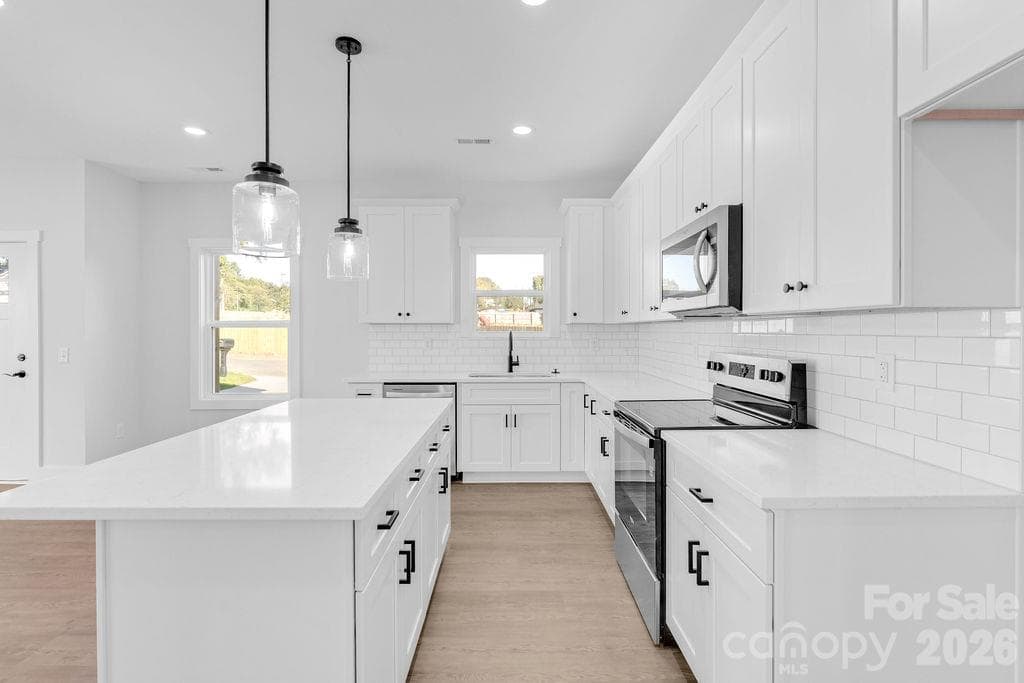 Single Family Residence at 1429 10th Avenue SW, Hickory, photo 9 of 22
