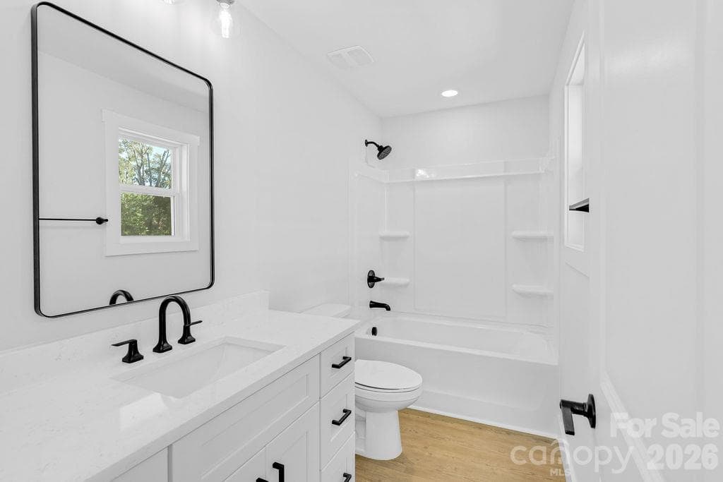 Single Family Residence at 1429 10th Avenue SW, Hickory, photo 17 of 22