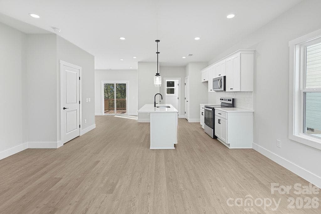 Single Family Residence at 1433 10th Avenue SW, Hickory, photo 5 of 29