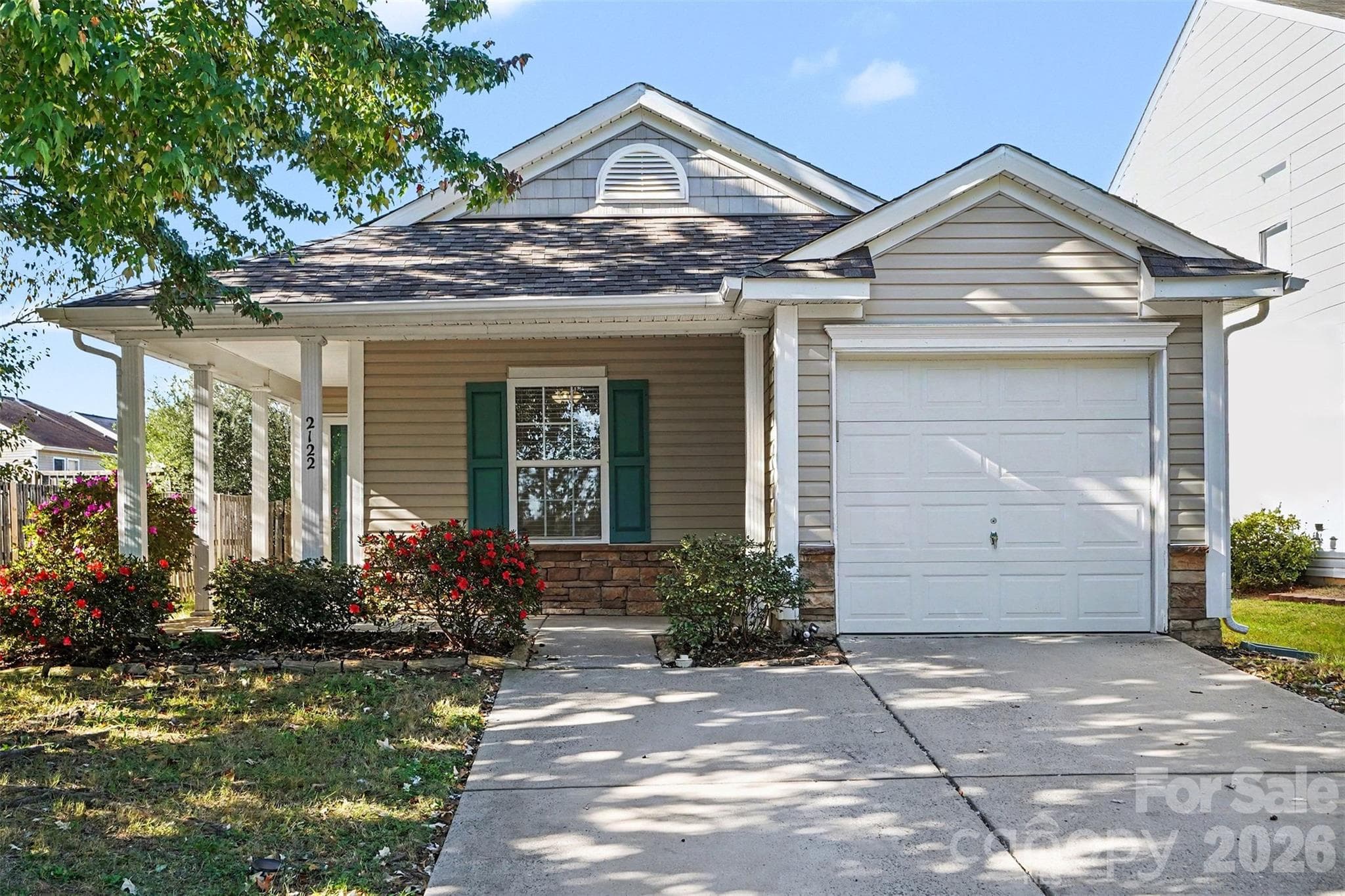 Single Family Residence at 2122 Buckleigh Drive, Charlotte, photo 3 of 27