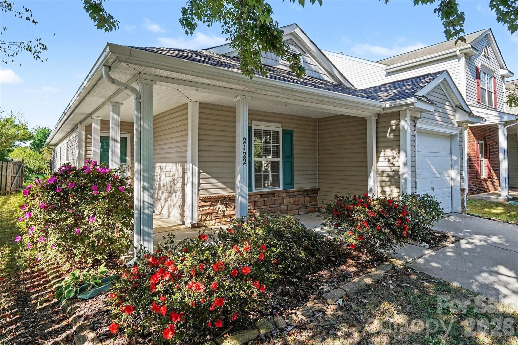 Single Family Residence at 2122 Buckleigh Drive, Charlotte, photo 4 of 27