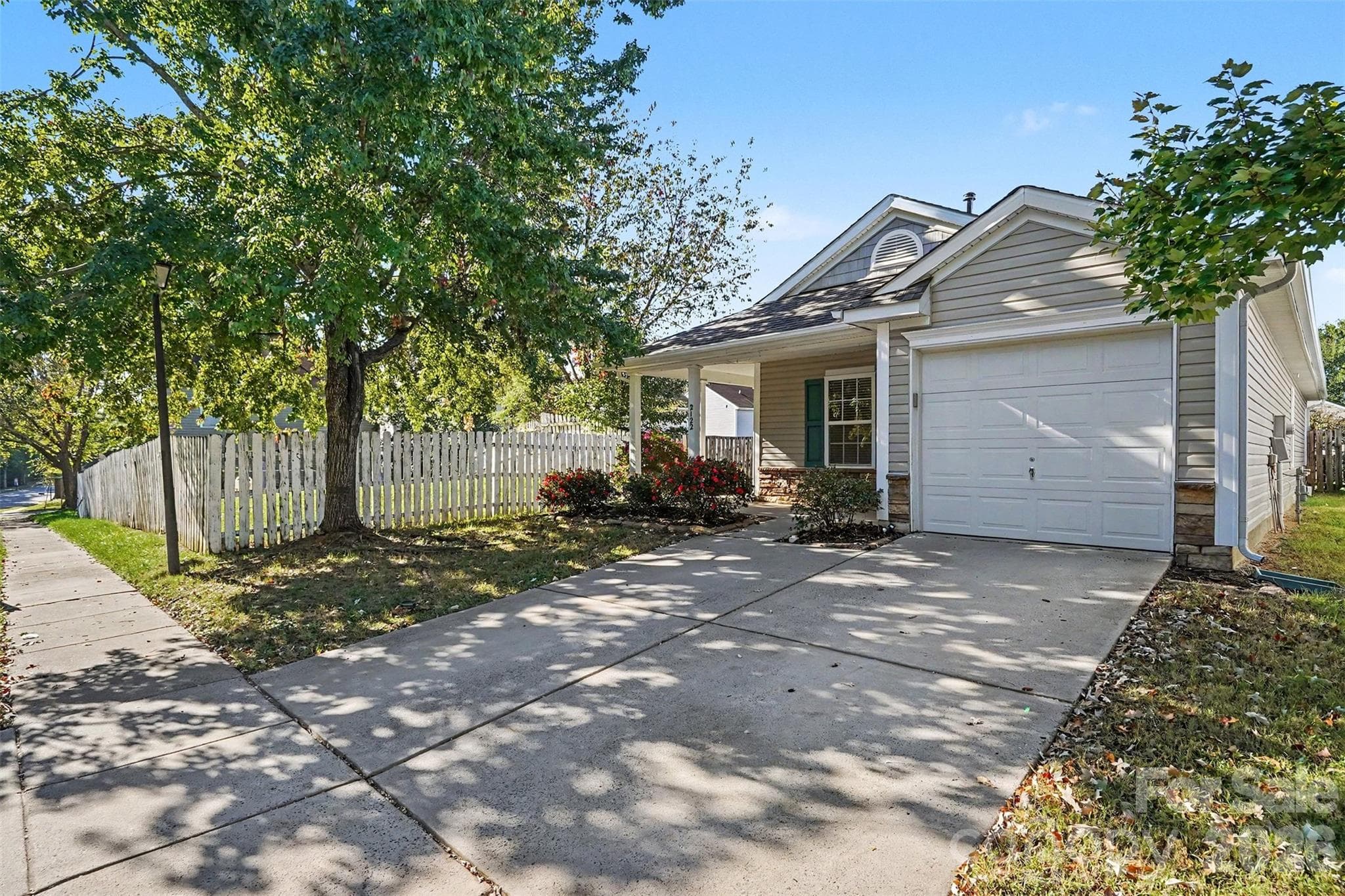 Single Family Residence at 2122 Buckleigh Drive, Charlotte, photo 5 of 27