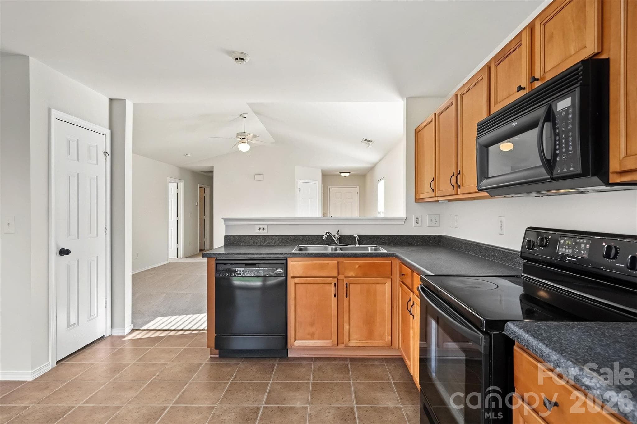 Single Family Residence at 2122 Buckleigh Drive, Charlotte, photo 12 of 27