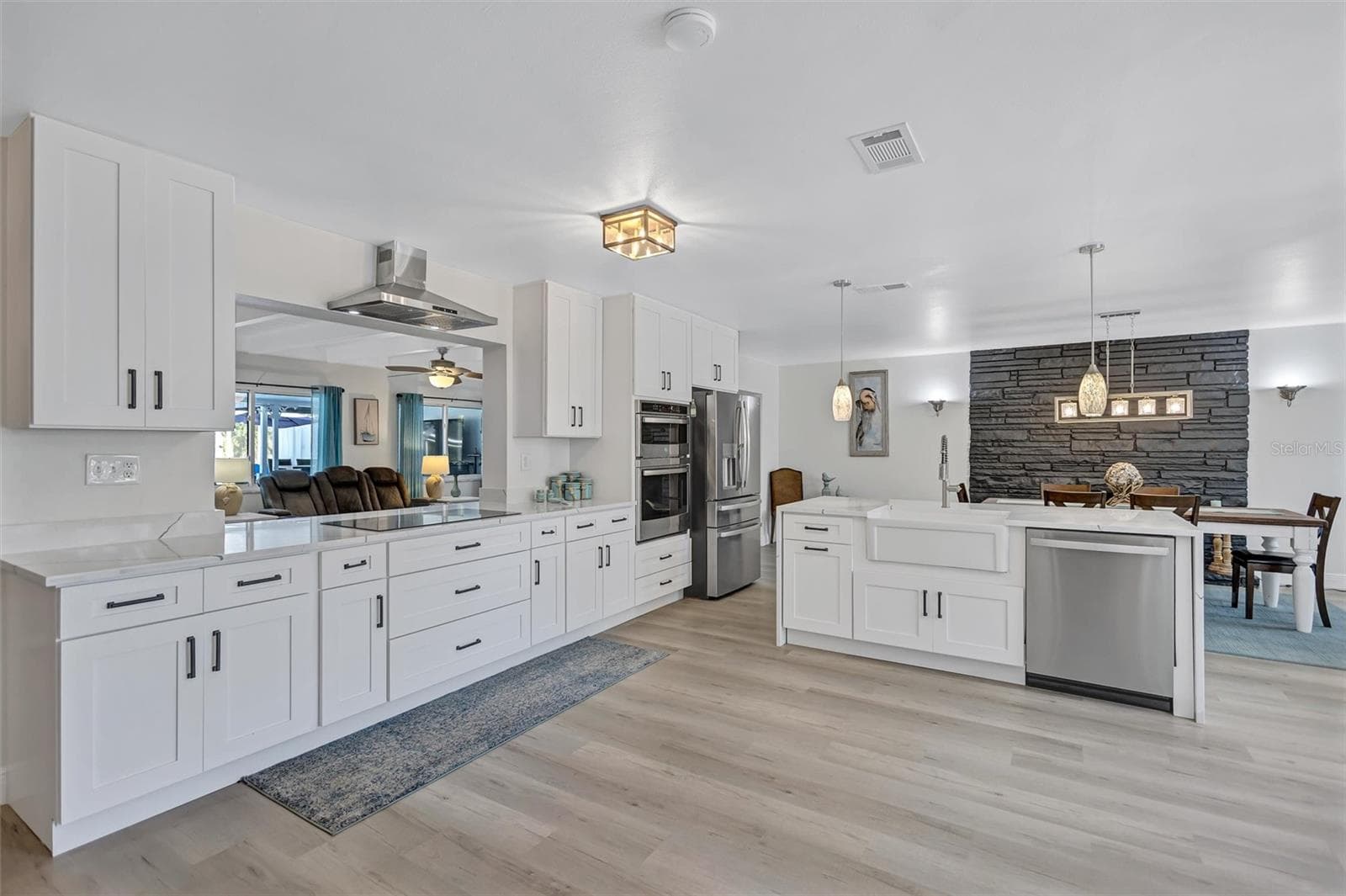 Single Family Residence at 563 LEWIS BLVD SE, ST PETERSBURG, photo 2 of 42