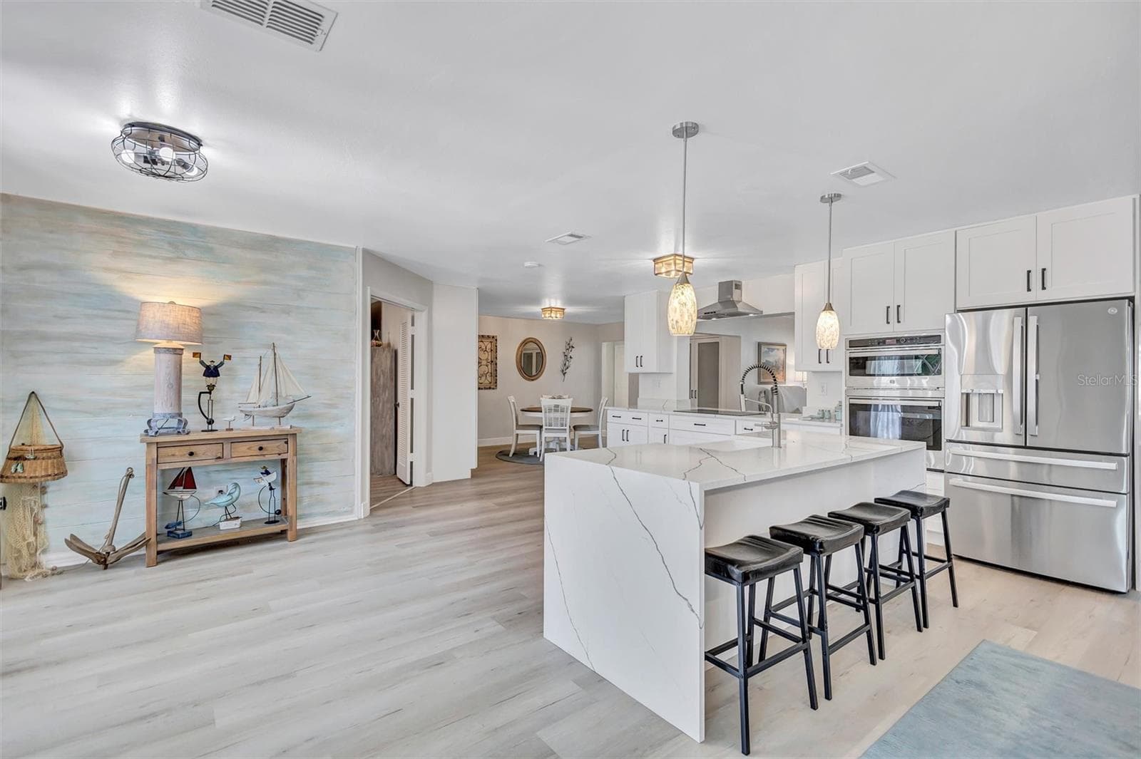 Single Family Residence at 563 LEWIS BLVD SE, ST PETERSBURG, photo 3 of 42