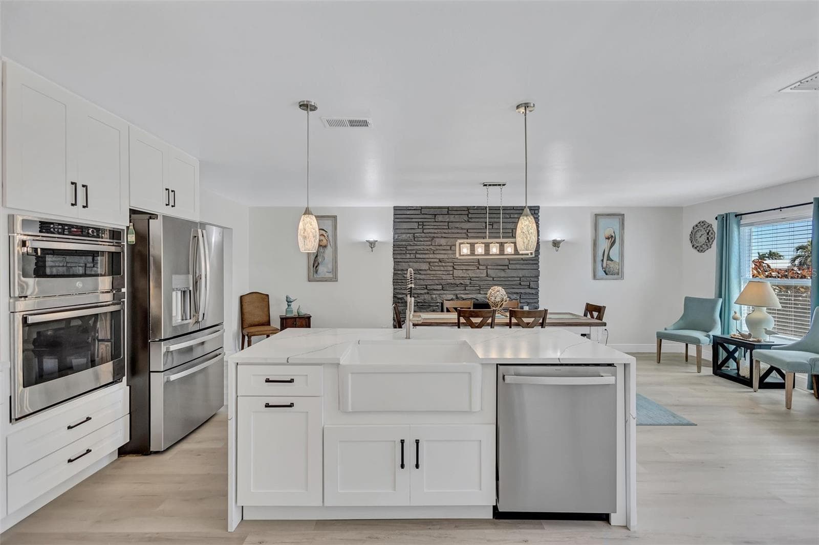 Single Family Residence at 563 LEWIS BLVD SE, ST PETERSBURG, photo 5 of 42