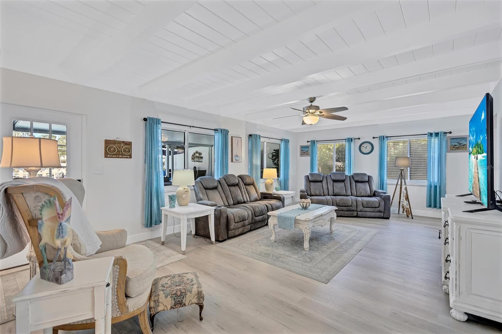 Single Family Residence at 563 LEWIS BLVD SE, ST PETERSBURG, photo 13 of 42