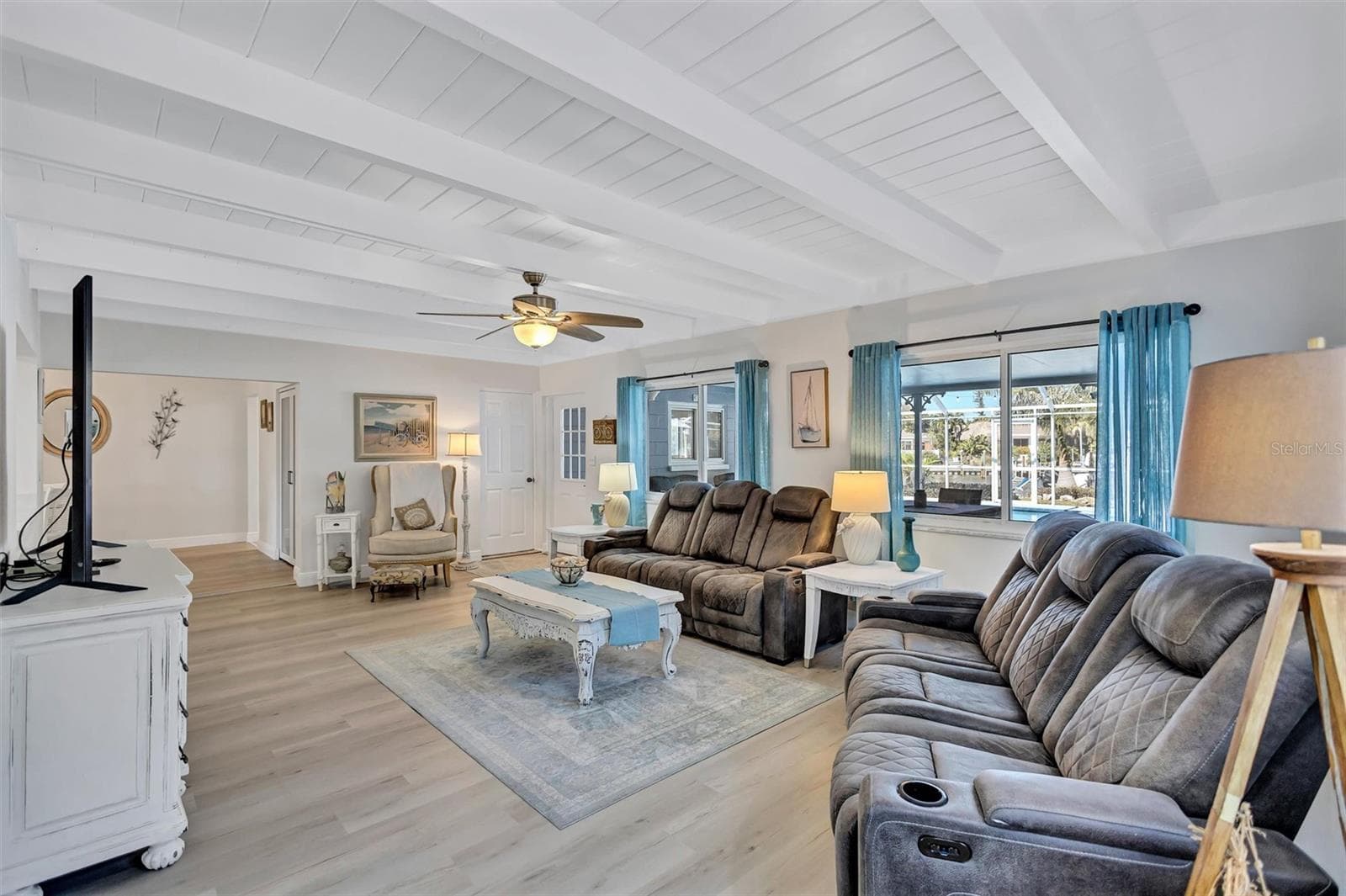 Single Family Residence at 563 LEWIS BLVD SE, ST PETERSBURG, photo 14 of 42