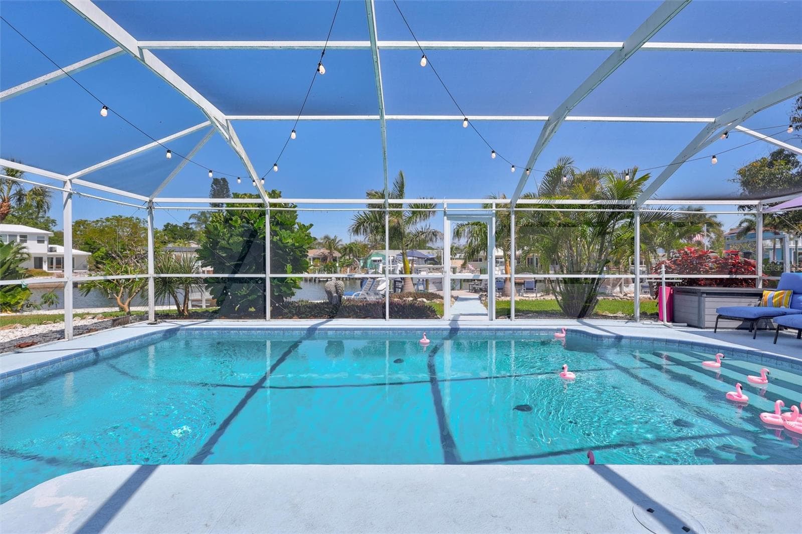 Single Family Residence at 563 LEWIS BLVD SE, ST PETERSBURG, photo 27 of 42