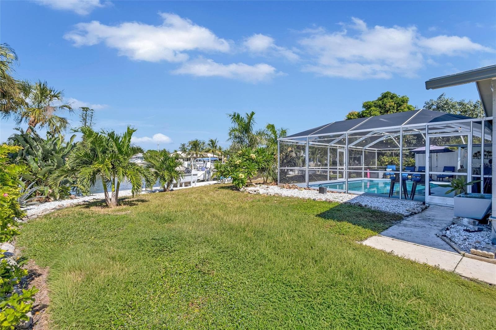 Single Family Residence at 563 LEWIS BLVD SE, ST PETERSBURG, photo 33 of 42