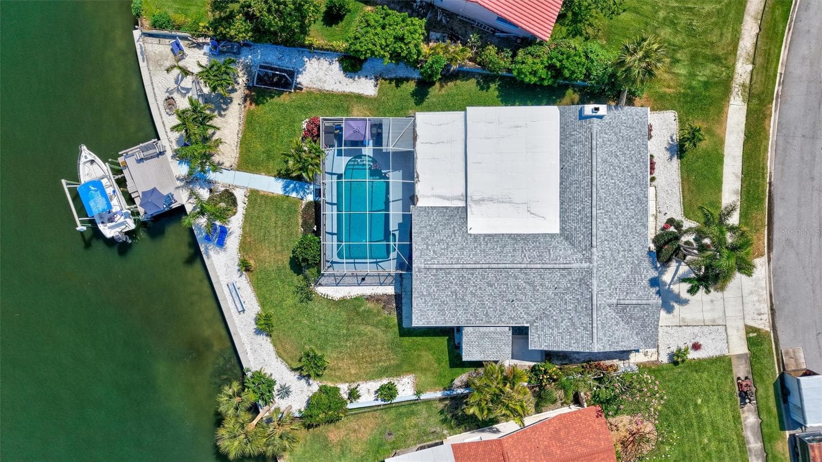 Single Family Residence at 563 LEWIS BLVD SE, ST PETERSBURG, photo 37 of 42