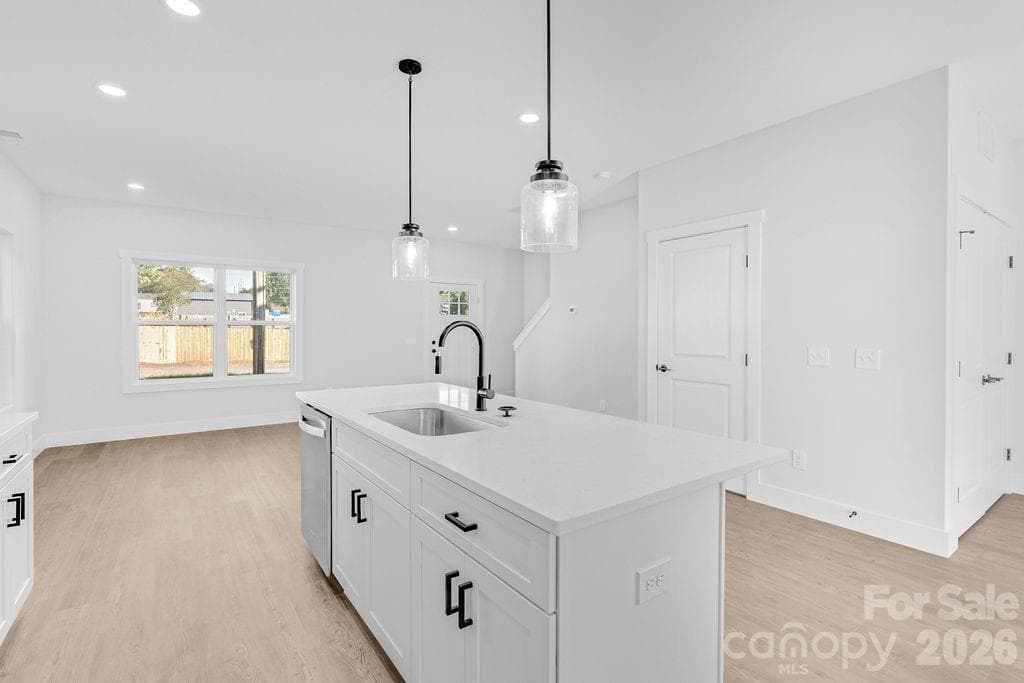 Single Family Residence at 1437 10th Avenue SW, Hickory, photo 5 of 27