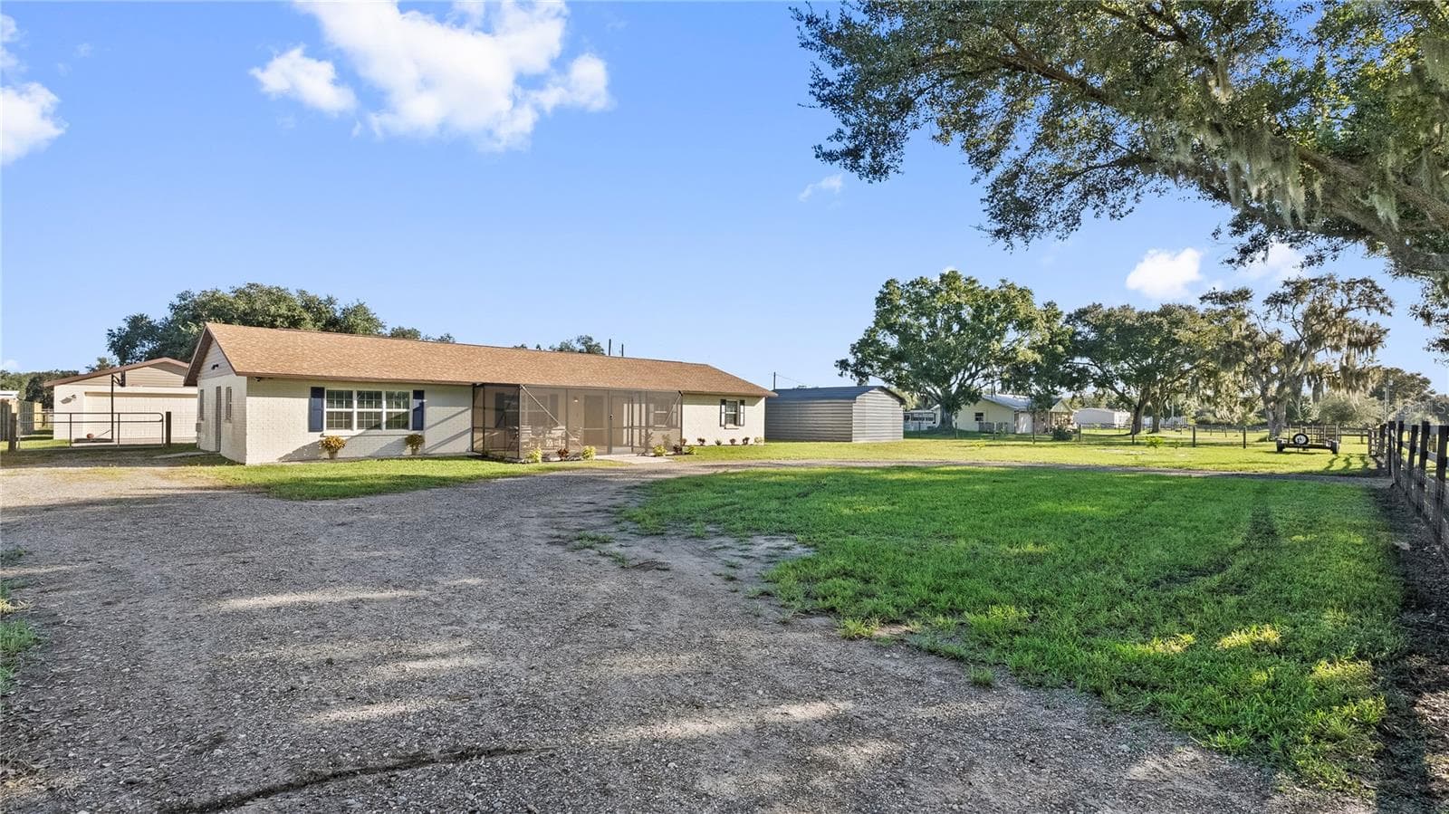Gated entrance - 310 MOCCASIN HOLLOW RD, LITHIA