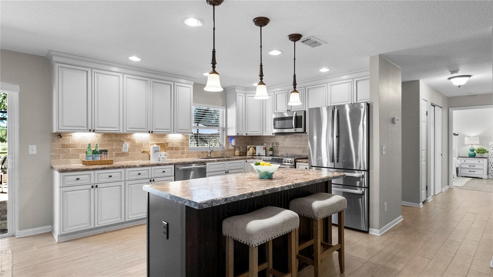 New gourmet appliances - 310 MOCCASIN HOLLOW RD, LITHIA