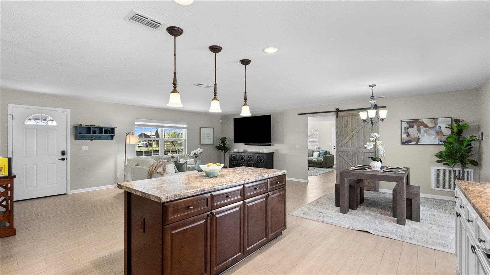 Single Family Residence at 310 MOCCASIN HOLLOW RD, LITHIA, photo 17 of 48