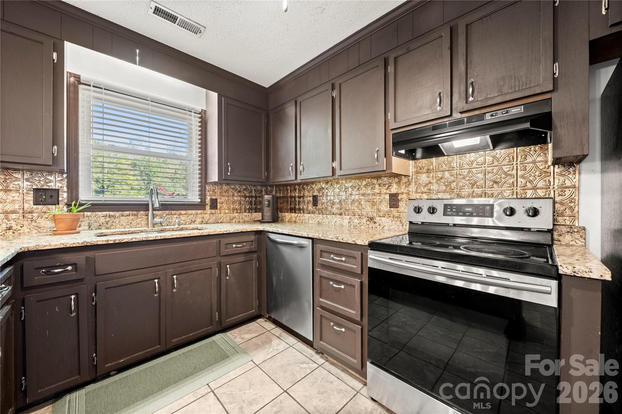 Single Family Residence at 1875 Davis Circle, Clover, photo 15 of 31