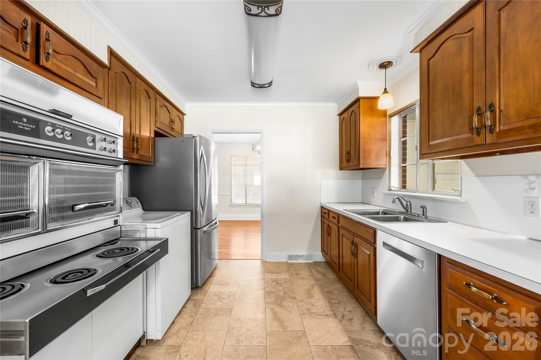 Single Family Residence at 1920 Marlwood Circle, Charlotte, photo 6 of 24
