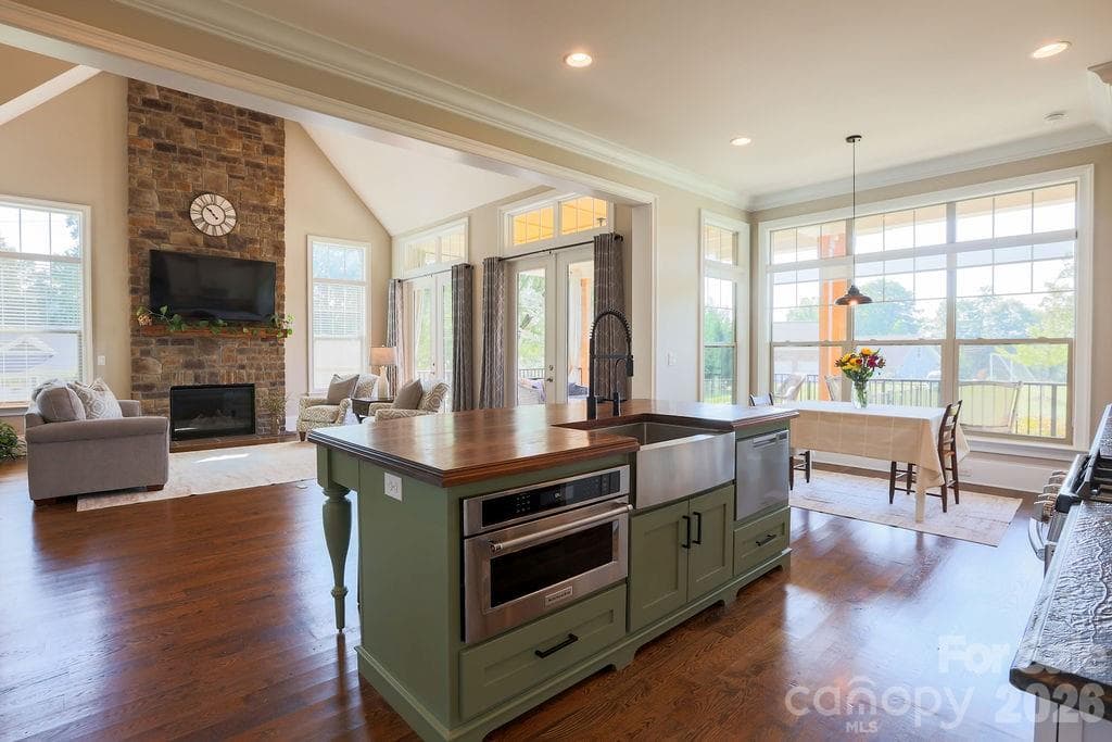 Single Family Residence at 7996 Malibu Pointe Lane, Denver, photo 22 of 42