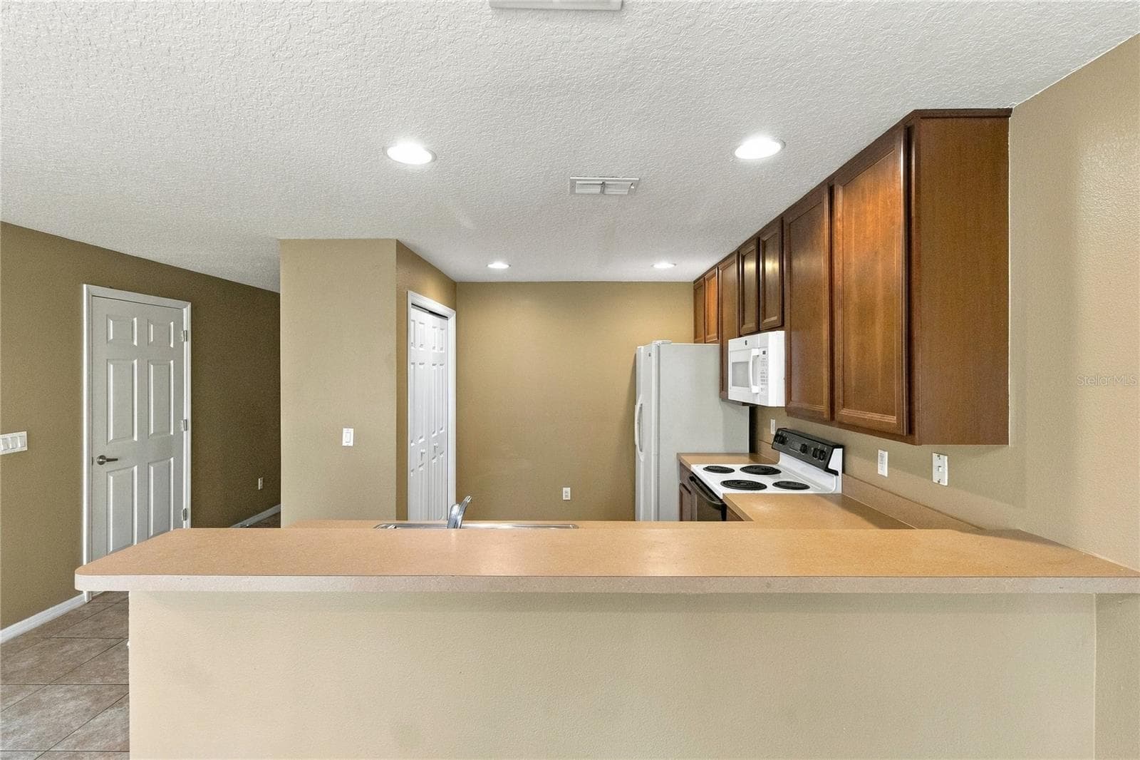 Breakfast Bar - 3897 SILVERBELL LOOP, OVIEDO