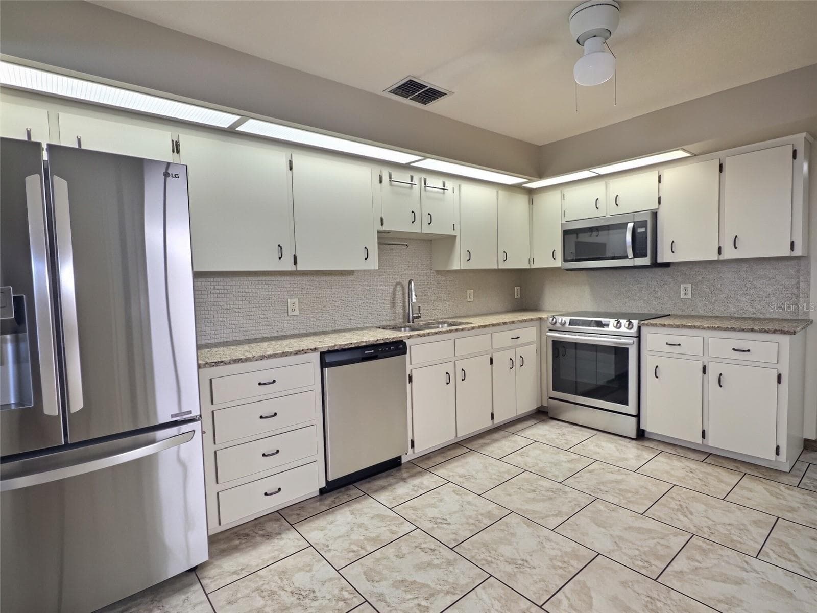 Single Family Residence at 4446 GLENNS LNDG, WINTER HAVEN, photo 4 of 31