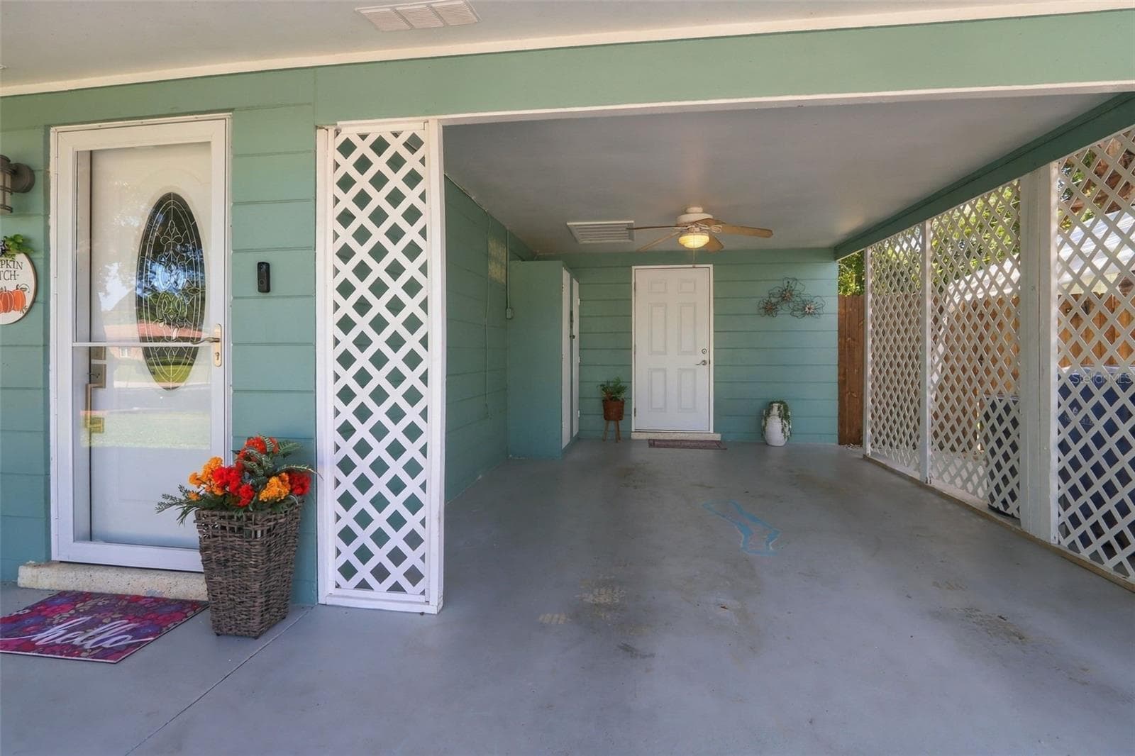 Single Family Residence at 945 HORIZON RD, VENICE, photo 2 of 24