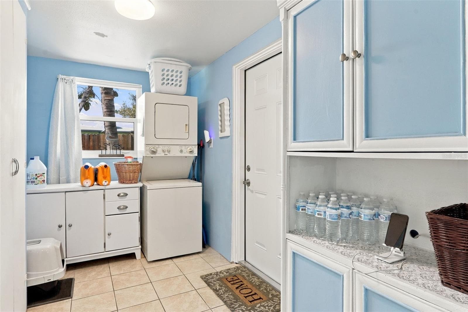 Single Family Residence at 945 HORIZON RD, VENICE, photo 7 of 24