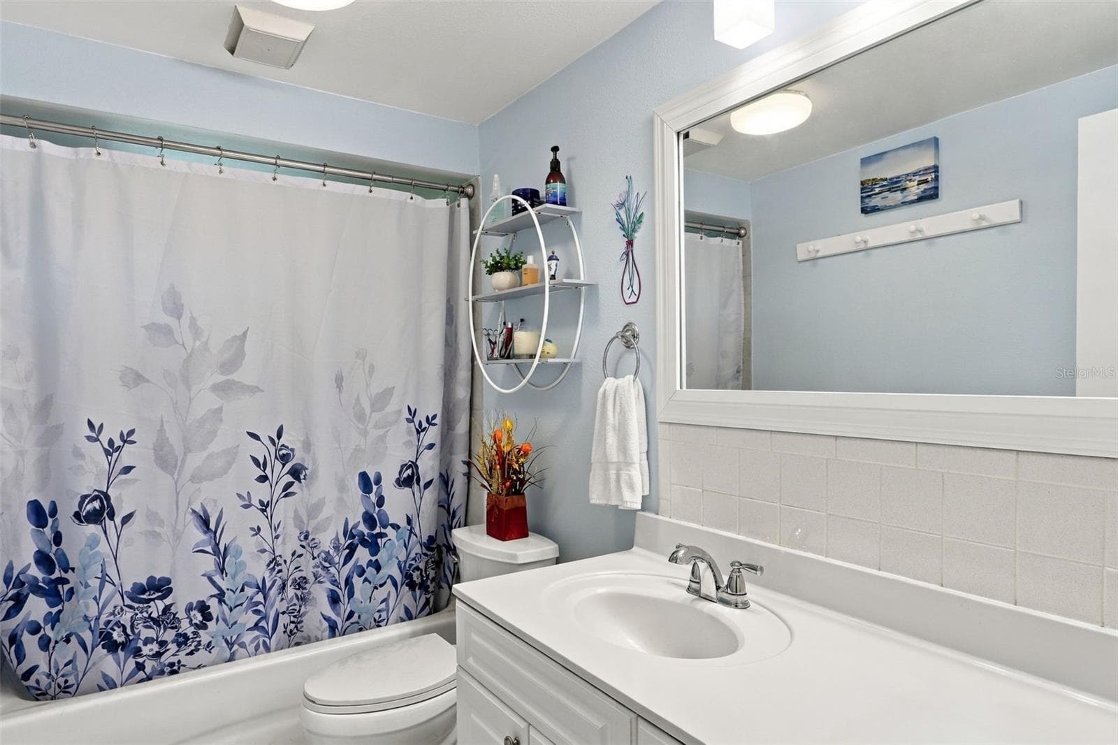 Single Family Residence at 945 HORIZON RD, VENICE, photo 15 of 24