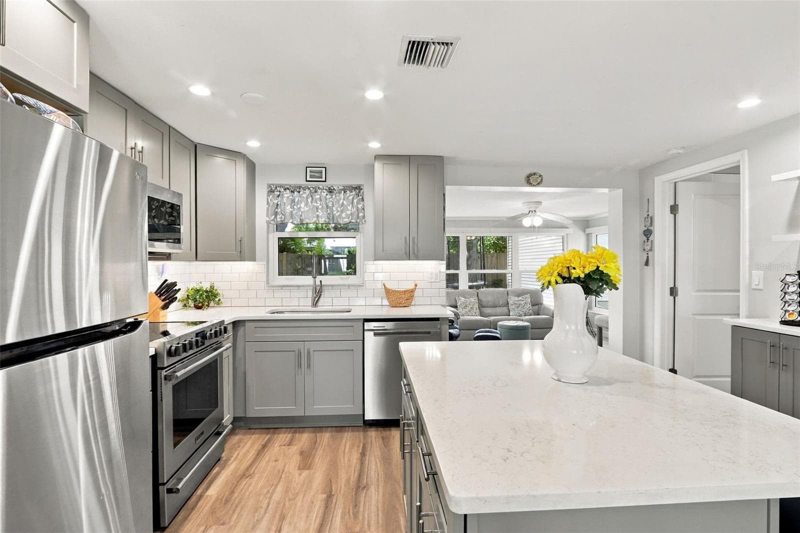 Single Family Residence at 945 HORIZON RD, VENICE, photo 18 of 24