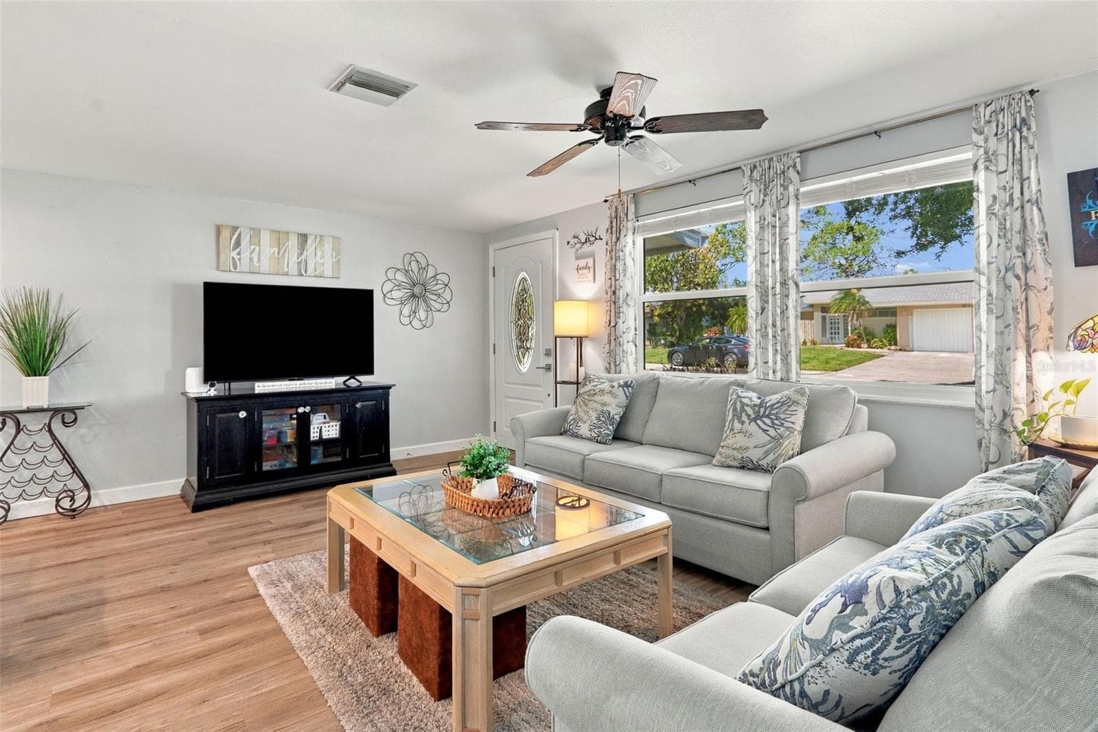 Single Family Residence at 945 HORIZON RD, VENICE, photo 23 of 24