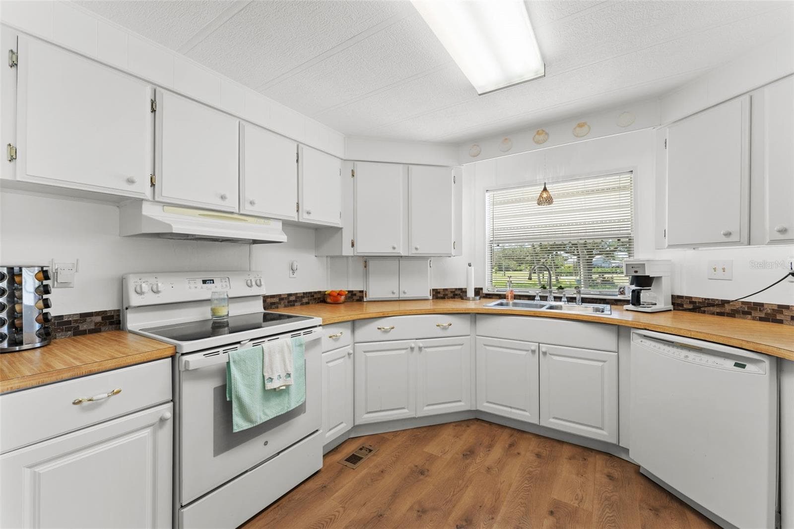 Manufactured Home at 4203 NETTLE RD, PORT CHARLOTTE, photo 27 of 50