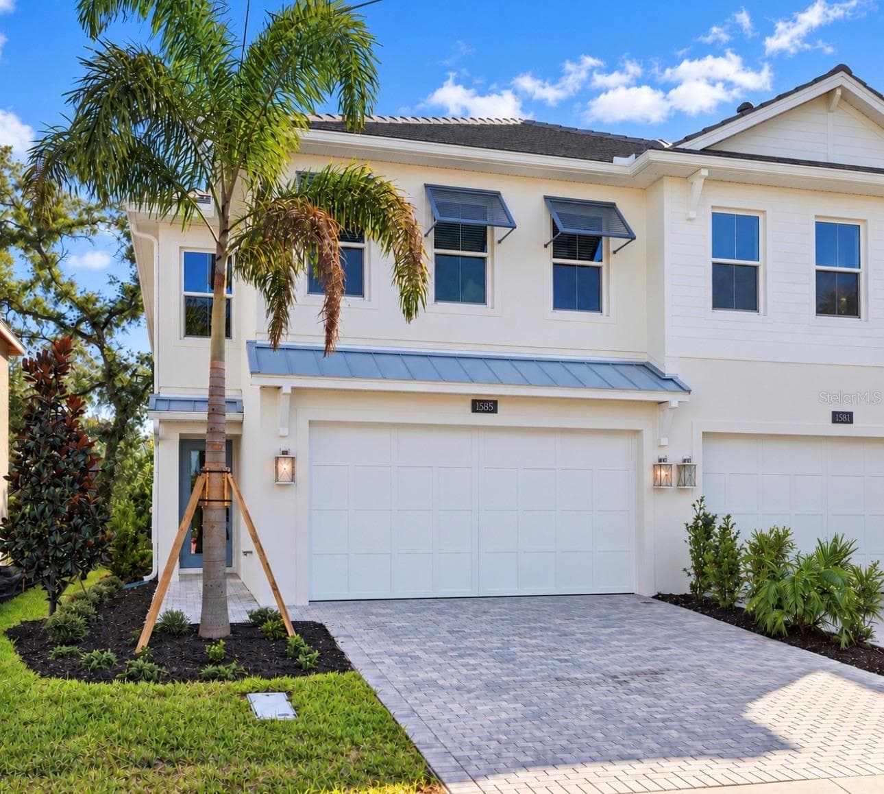 1585 SANDHILL COURT