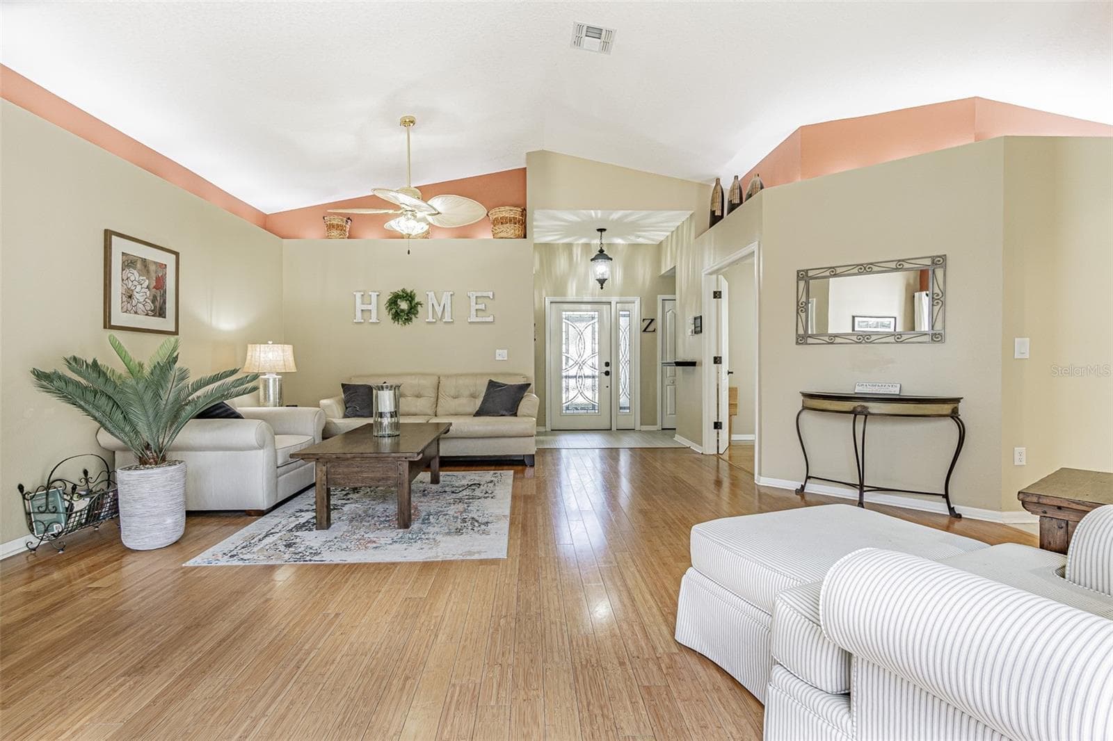Cathedral ceilings, plant shelves and leaded glass entry door for a light, bright GREAT ROOM! - 11020 JENKINS CT, SAN ANTONIO