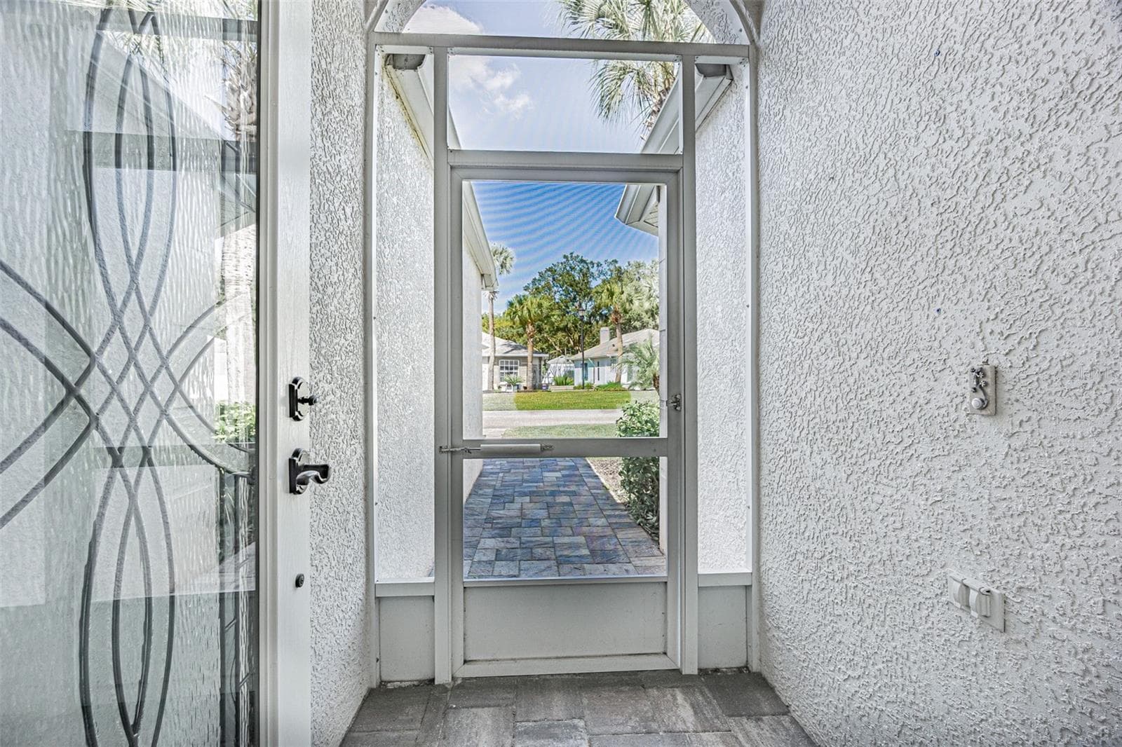 Screened front entry for cross breezes! - 11020 JENKINS CT, SAN ANTONIO