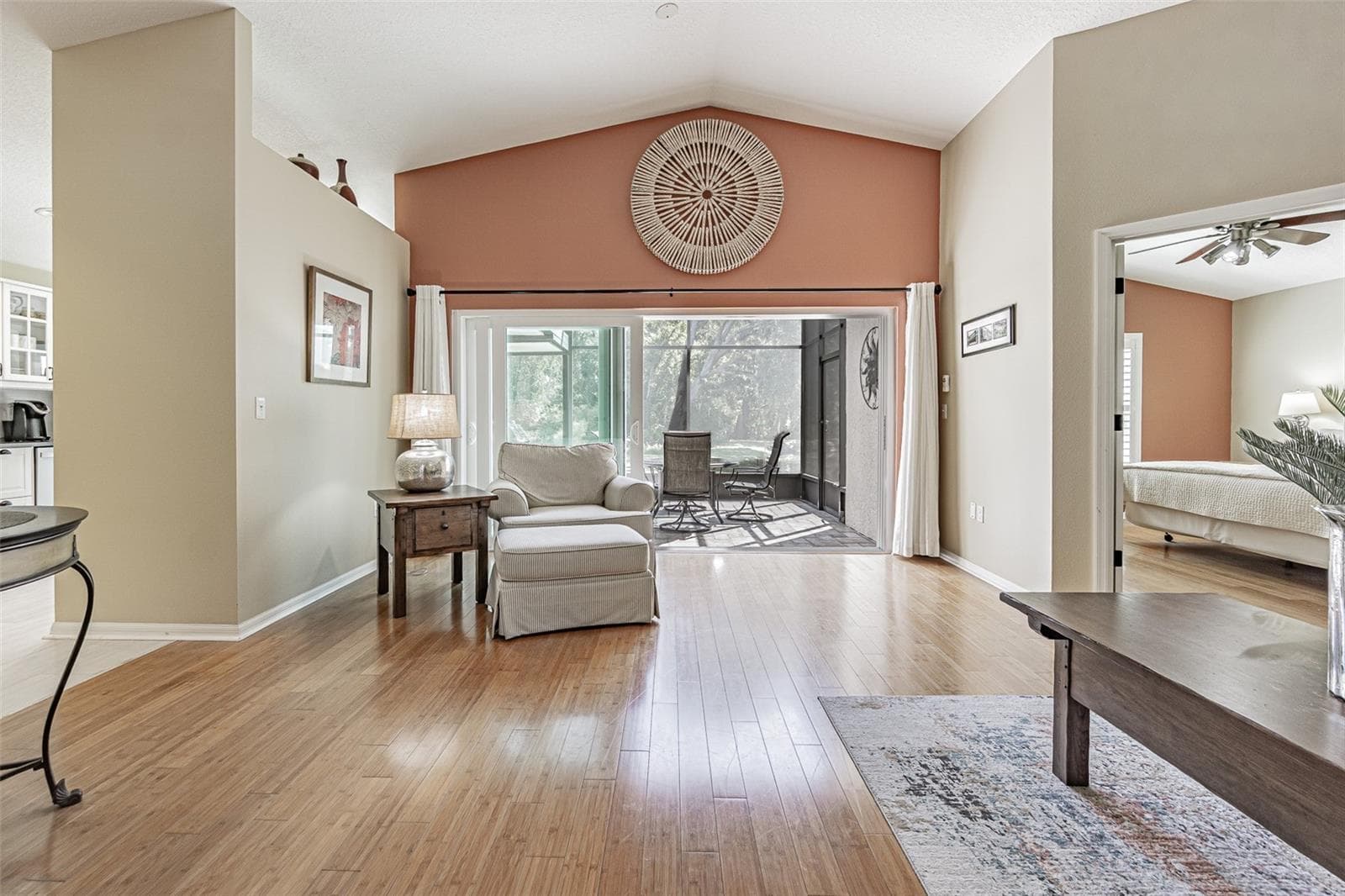 Cathedral ceilings for a dramatic great room - 11020 JENKINS CT, SAN ANTONIO