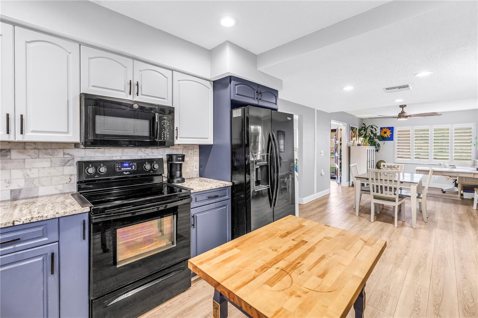 Condominium at 8473 17TH ST N, ST PETERSBURG, photo 13 of 37