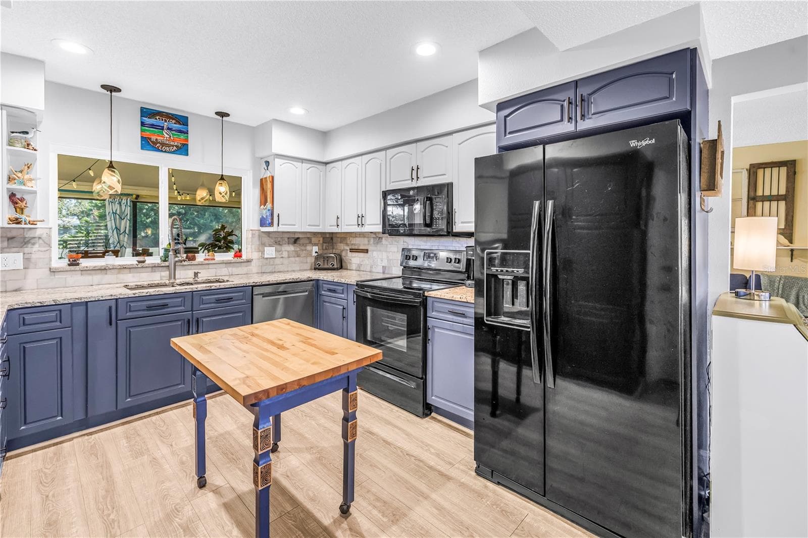 Condominium at 8473 17TH ST N, ST PETERSBURG, photo 14 of 37