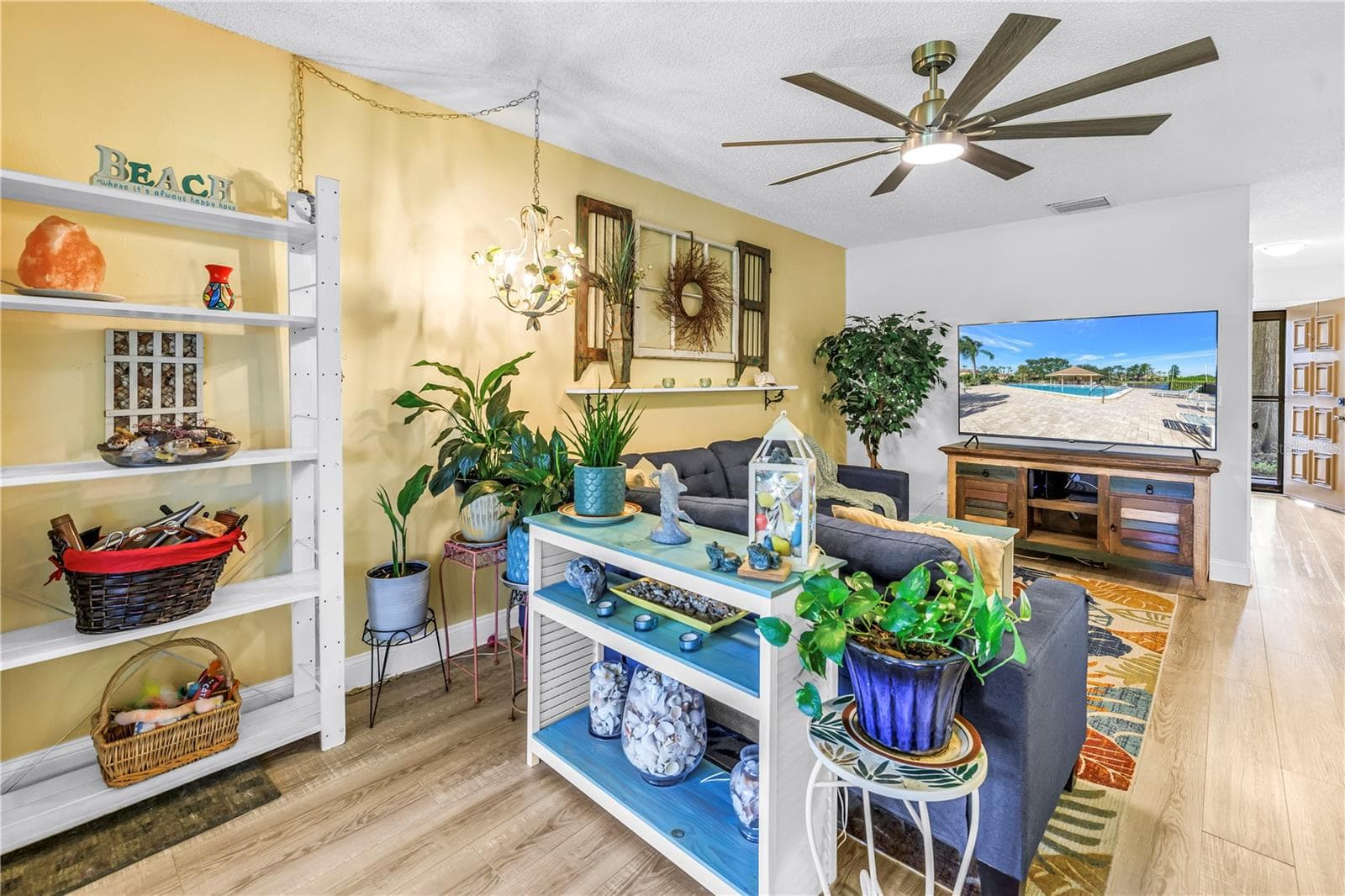 Condominium at 8473 17TH ST N, ST PETERSBURG, photo 17 of 37