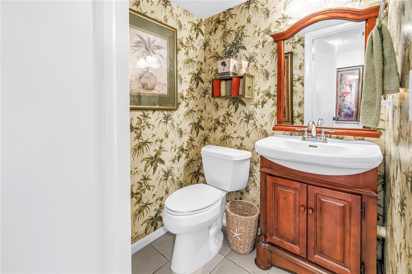 Half Bathroom first floor - 8473 17TH ST N, ST PETERSBURG