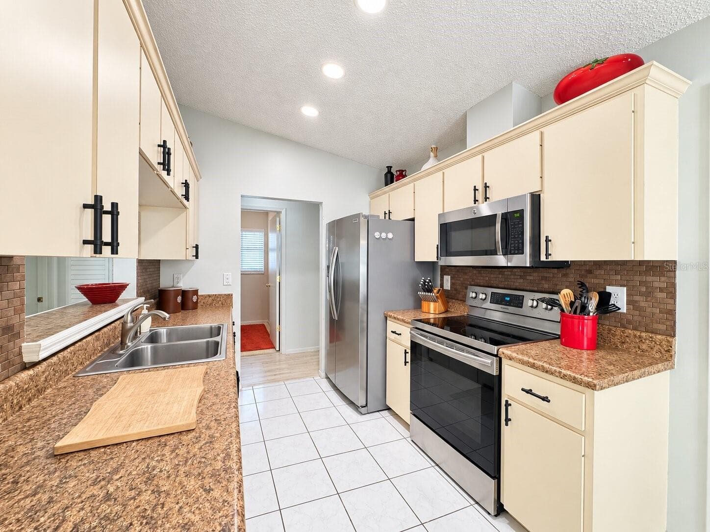 Single Family Residence at 5808 GARDEN LAKES FERN, BRADENTON, photo 8 of 38