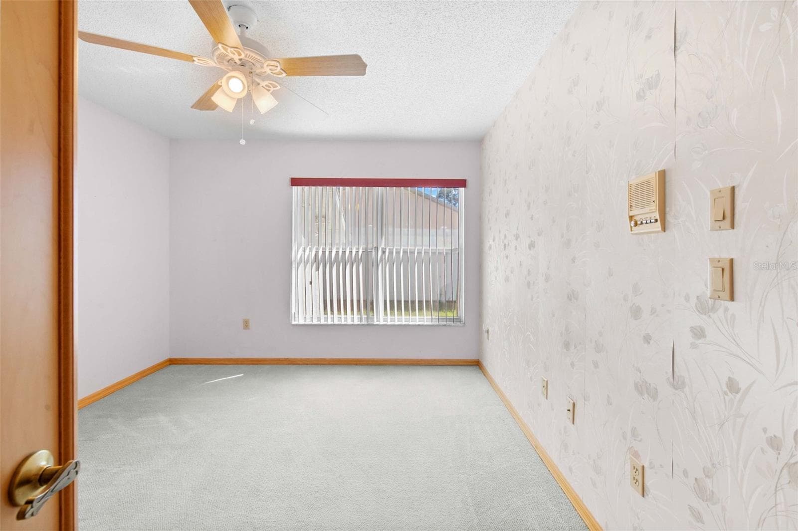 Single Family Residence at 10460 UTAH ST, SPRING HILL, photo 18 of 49