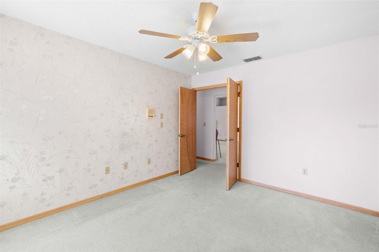 Single Family Residence at 10460 UTAH ST, SPRING HILL, photo 20 of 49