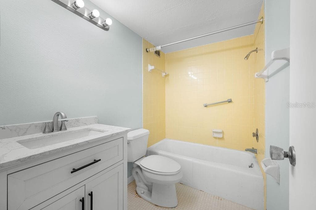 Condominium at 5200 GULF DR #406, HOLMES BEACH, photo 14 of 22